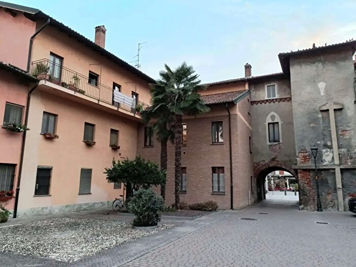 Appartamento trilocale in vendita in Corte Belgioioso, Locate Di Triulzi