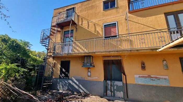Casa con 6 locali in vendita in Caltanissetta