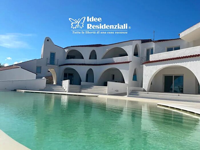 Casa trilocale in vendita in Via del Giglio, Olbia