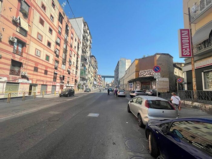 Casa con 6 locali in affitto in Via Arenaccia, San Carlo AllArena, Napoli