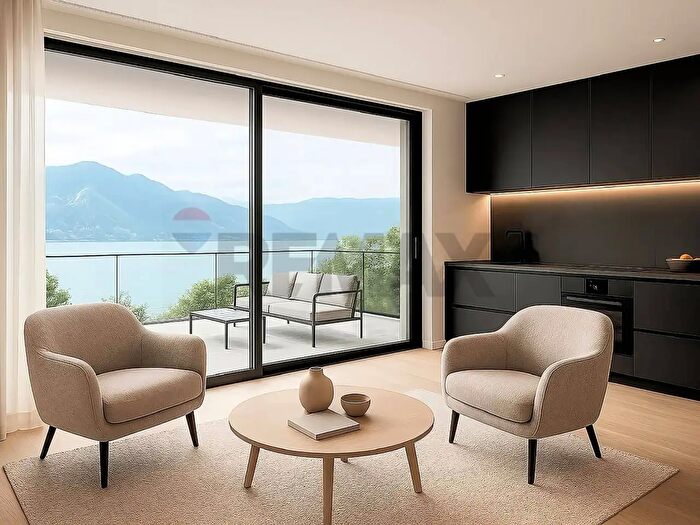 Appartamento trilocale in vendita in Via Vittorio Veneto, Sale Marasino