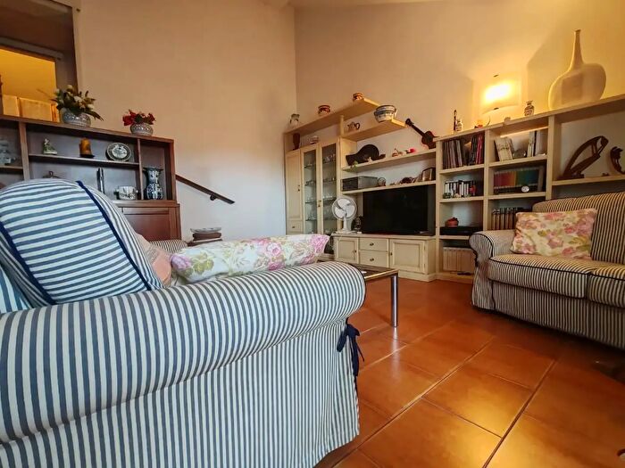 Appartamento con 5 locali in vendita in Massa