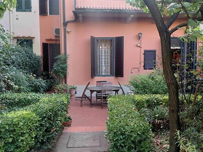 Appartamento con 5 locali in affitto in Firenze