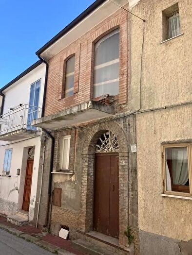 Casa con 6 locali in vendita in Furci