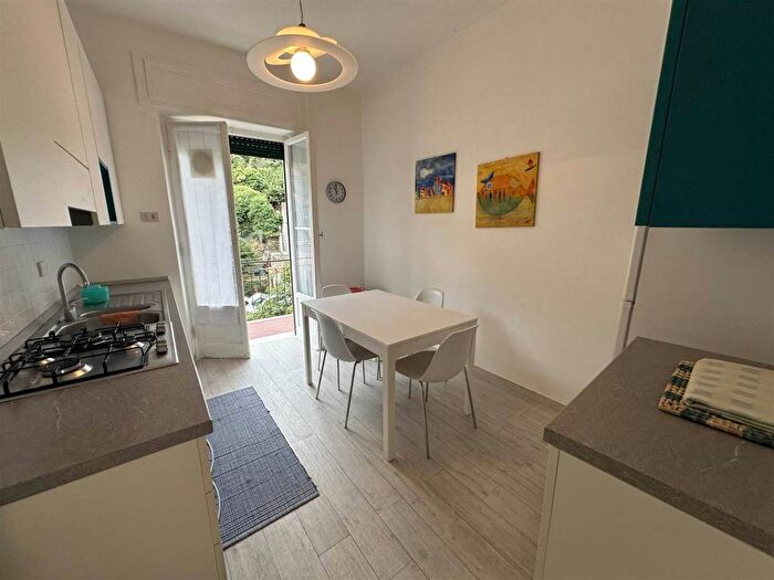 Appartamento trilocale in affitto in Vioa Monastero, Centro, Noli