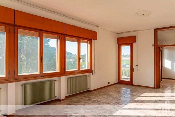 Appartamento con 5 locali in vendita in Vittorio Veneto