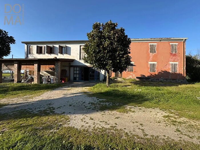 Casa con 12 locali in vendita in Loreo