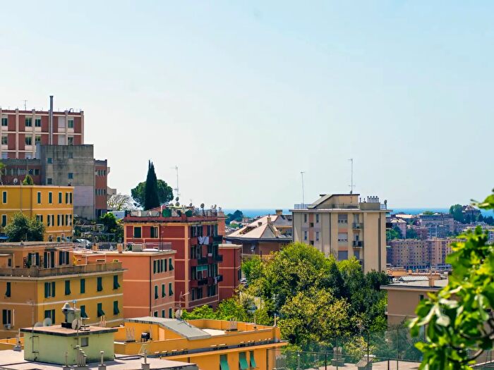 Appartamento quadrilocale in vendita in Via Pasquale Berghini, Genova
