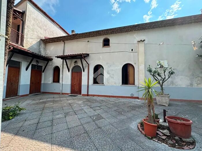 Appartamento quadrilocale in vendita in Via Genovesi, Castiglione Del Genovesi