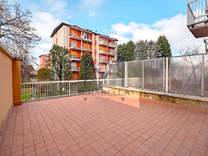 Appartamento bilocale in vendita in Carate Brianza