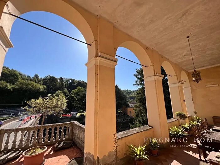 Appartamento con 10 locali in vendita in Via Cavour, Pontremoli