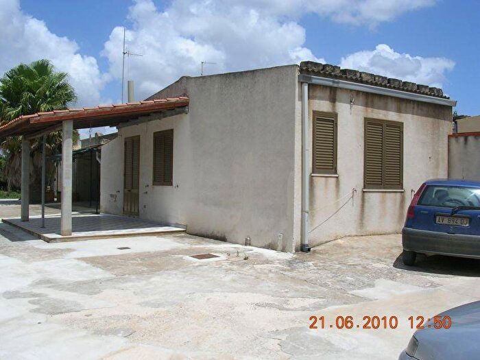 Casa trilocale in affitto in Via Margherite, Contrada Fiori Sud, Menfi