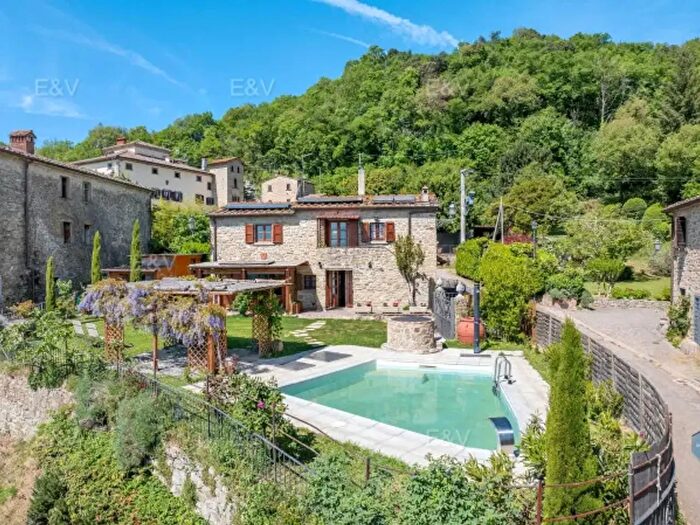 Casa con 5 locali in vendita in Viale Dante Alighieri, Capolona