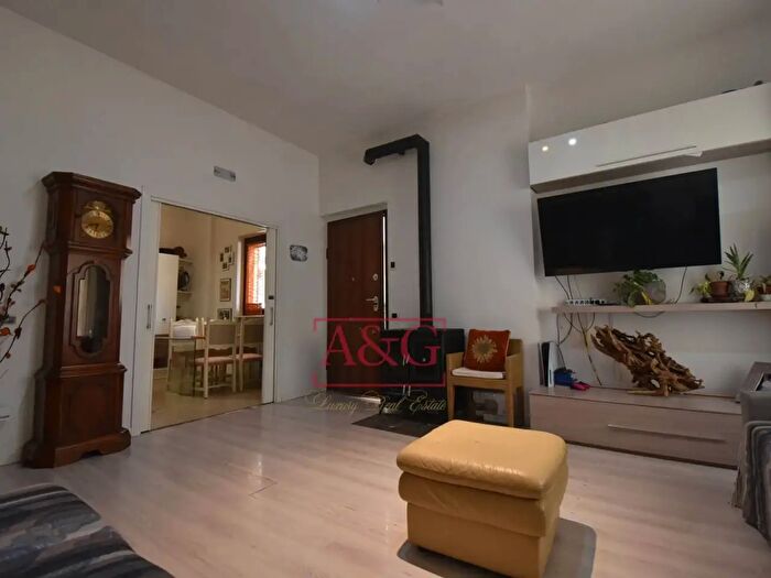 Appartamento con 6 locali in vendita in Via Angelo Biondi, Amandola