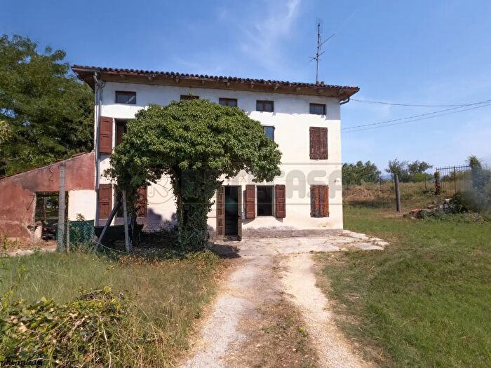 Casa con 9 locali in vendita in Via Belvedere, Montecchio Precalcino