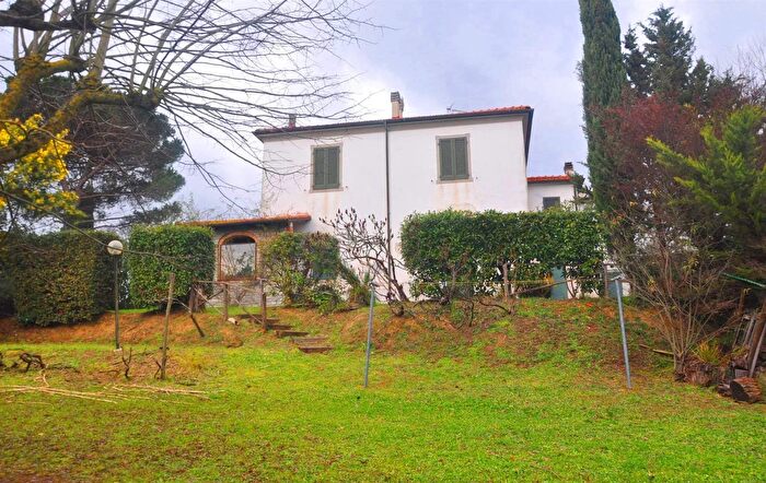 Casa con 10 locali in vendita in Fauglia