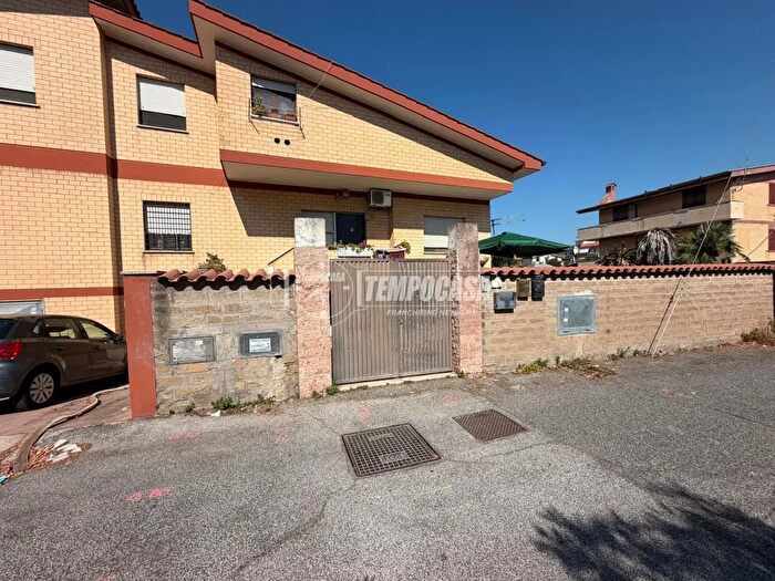 Appartamento con 6 locali in vendita in Via Gherardo Vaiarini, Fiumicino