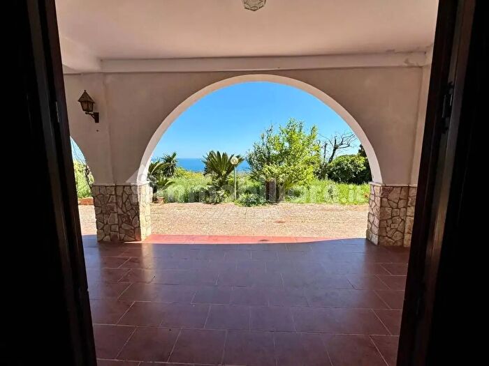 Casa con 10 locali in vendita in Trabia