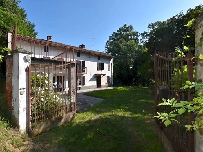 Casa con 10 locali in vendita in Via Fratel Teodoreto, Vinchio