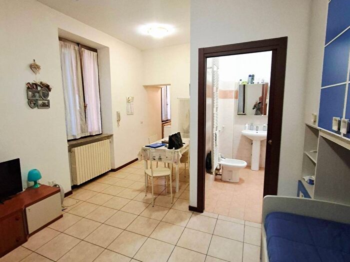Appartamento monolocale in affitto in Alzaia Naviglio Grande, Navigli Darsena, Milano