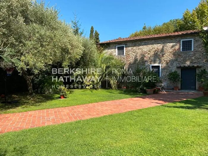 Casa con 6 locali in vendita in Via Valdicastello Carducci, Pietrasanta