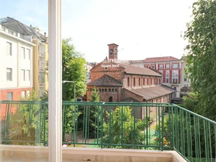 Appartamento quadrilocale in affitto in Via Ariberto, Milano