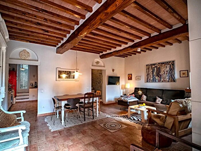 Casa con 6 locali in vendita in Calci