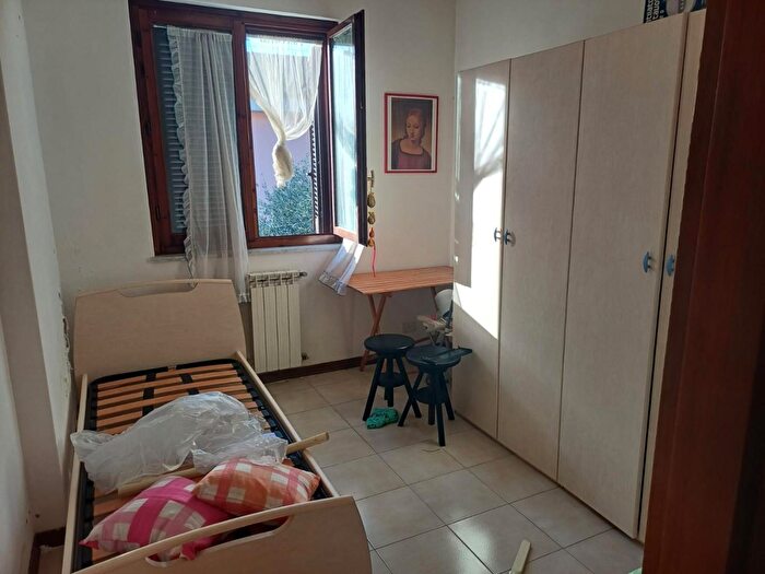 Casa con 5 locali in vendita in Luni