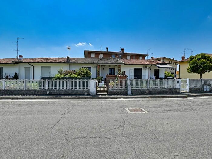 Casa trilocale in vendita in Via Giovanni Picoco, Bascape'