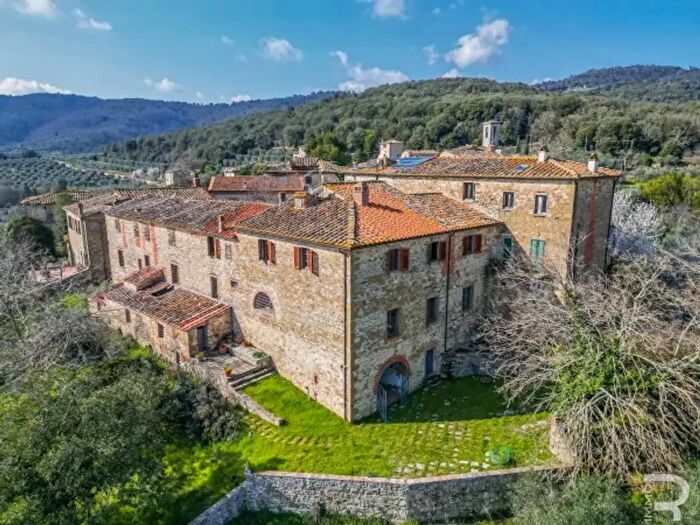 Casa con 6 locali in vendita in Via di Duddova, Bucine
