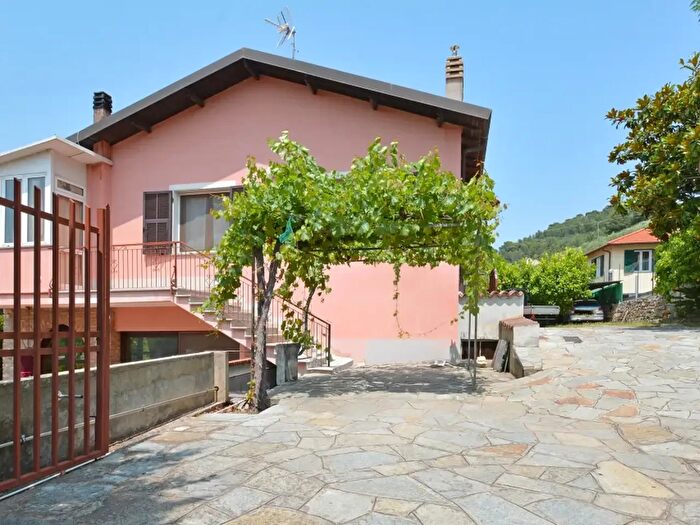 Appartamento con 8 locali in vendita in Via dei Gumbi, San Bartolomeo Al Mare