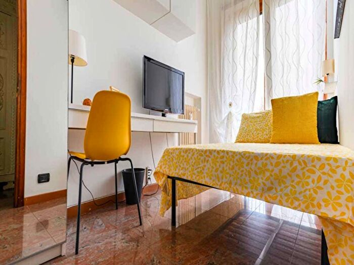 Appartamento con 6 locali in affitto in Via Ippodromo, Gallaratese, Milano