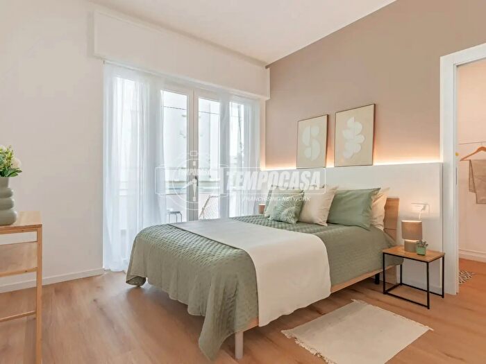 Appartamento trilocale in vendita in Via Francesco Crispi, Como