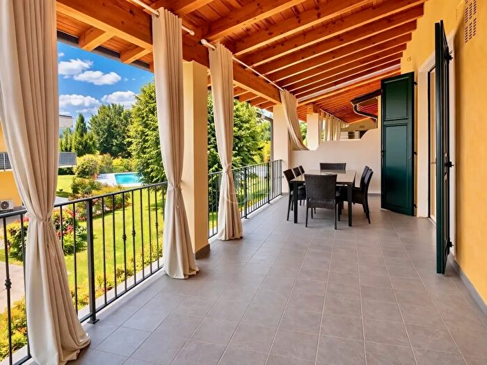 Appartamento trilocale in vendita in Via Rovaroli di Sotto, Manerba Del Garda