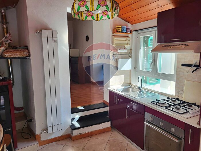 Appartamento quadrilocale in vendita in Via Bavari, Genova