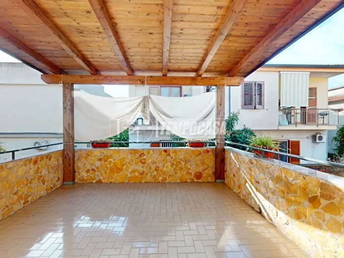 Casa con 7 locali in vendita in Via Gioacchino a Rossini, Lusciano