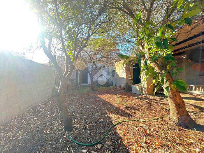 Casa con 6 locali in vendita in Via Imbriani, Solarussa