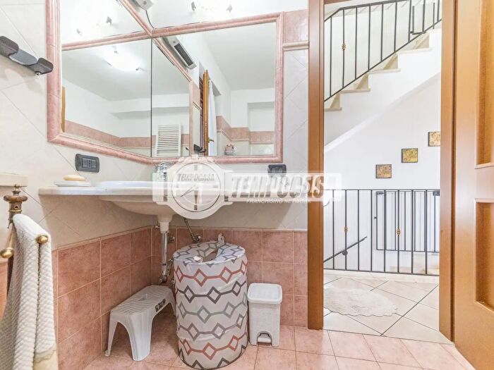 Casa con 5 locali in vendita in Guidonia Montecelio