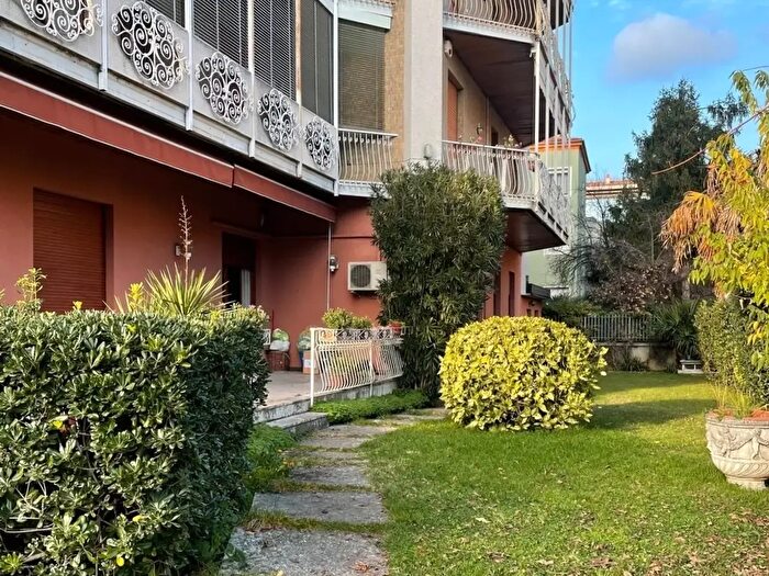 Appartamento con 6 locali in vendita in Via Achille Papa, Brescia