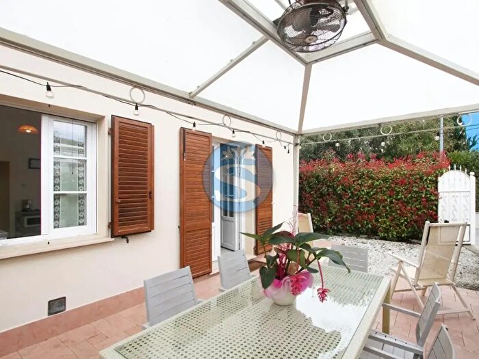 Casa con 8 locali in affitto in Forte Dei Marmi