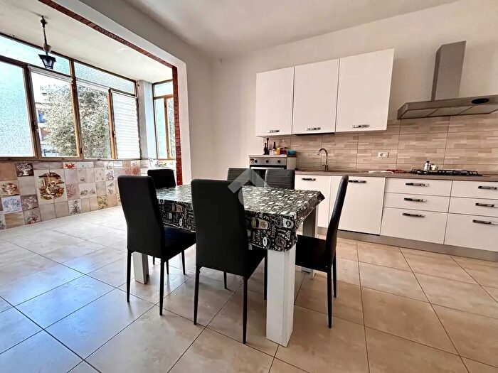Appartamento con 5 locali in vendita in Via dei Gerani, Prato