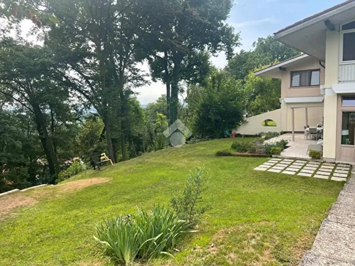 Appartamento trilocale in vendita in Via Ronchi, Padenghe Sul Garda