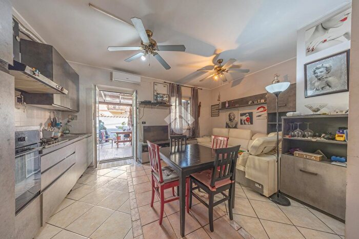 Appartamento trilocale in vendita in Via Guardavalle, Roma