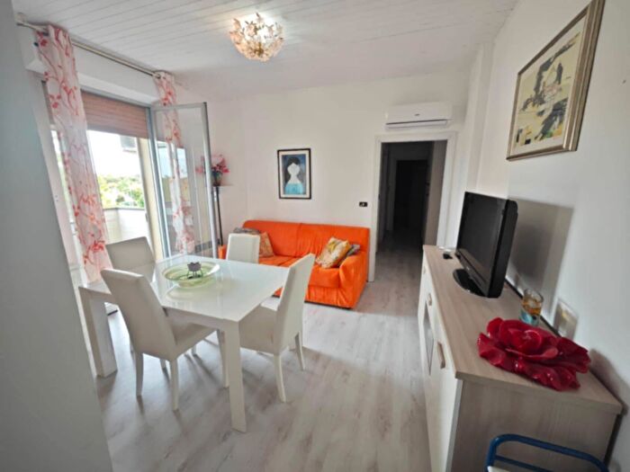 Appartamento trilocale in vendita in Via Mantegna, Comacchio