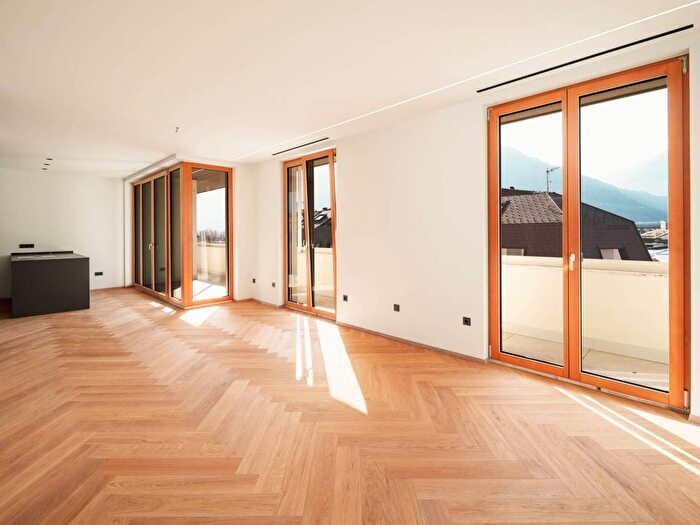 Appartamento trilocale in affitto in Via Cassa di Risparmio, Centro, Merano