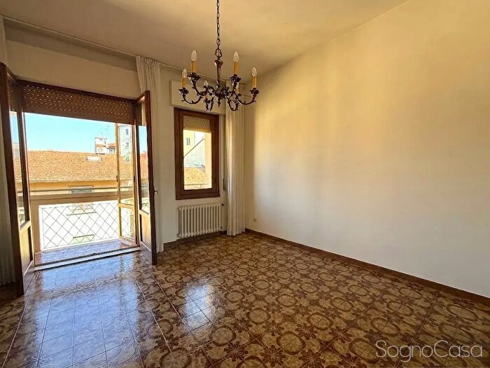 Appartamento con 5 locali in vendita in Via Cento Stelle, Firenze