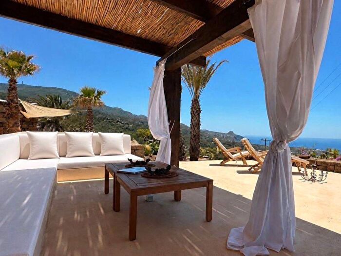 Casa con 5 locali in affitto in Via Batterie di Scirafi, Pantelleria