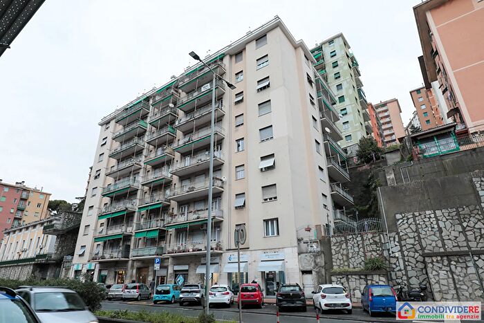 Appartamento quadrilocale in vendita in Corso aDe Stefanis, Genova