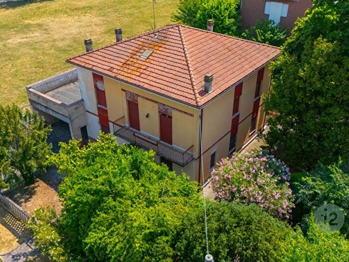 Casa con 6 locali in vendita in Soliera
