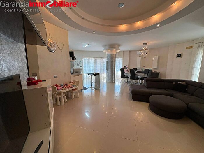 Appartamento trilocale in vendita in Via Nicola Nicolini, Napoli